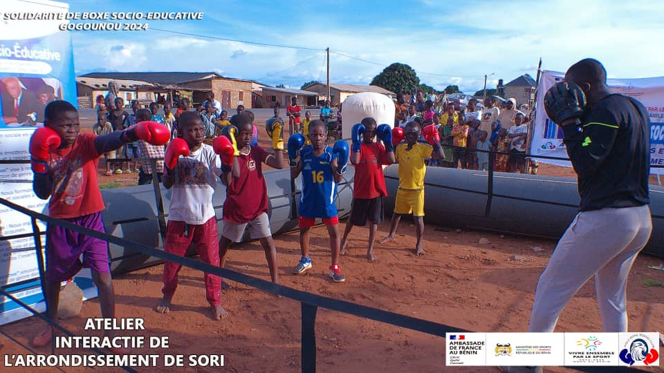 Activités interactives menées sur l'esplanade du Bureau d'arrondissement de SORI